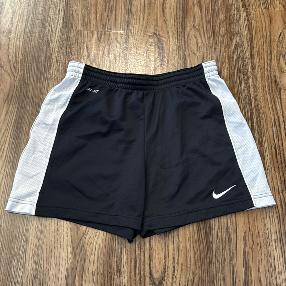 LIKE NEW!! Women’s Nike mesh shorts - size S